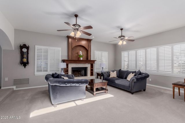 11820 S WARPAINT Drive, Phoenix, AZ 85044