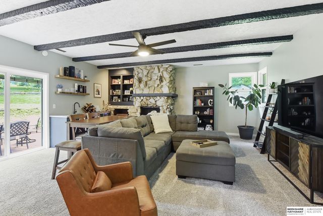 9762 Grover Street, Omaha, NE 68124