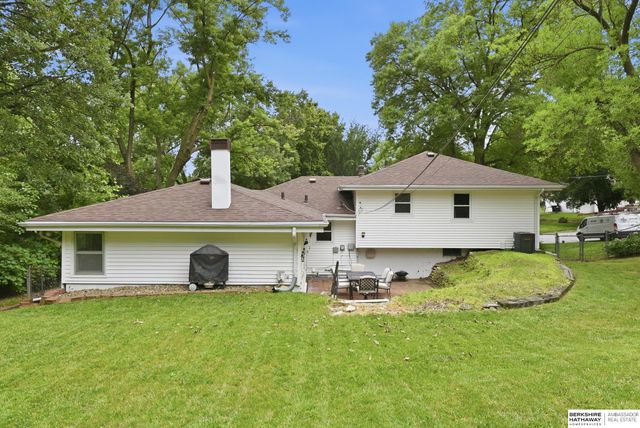 9762 Grover Street, Omaha, NE 68124