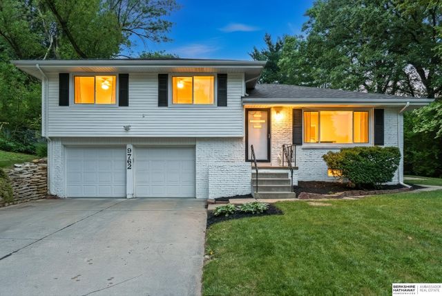 9762 Grover Street, Omaha, NE 68124