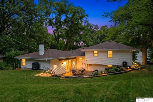 9762 Grover Street, Omaha, NE 68124