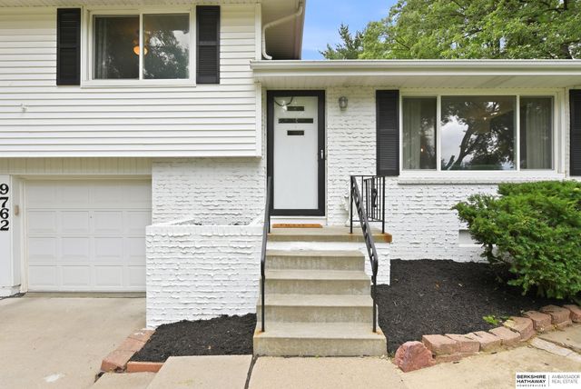 9762 Grover Street, Omaha, NE 68124