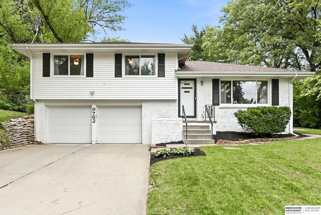 9762 Grover Street, Omaha, NE 68124