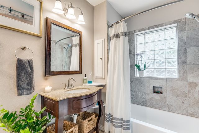 118 N Briscoe Boulevard, Dallas, TX 75211