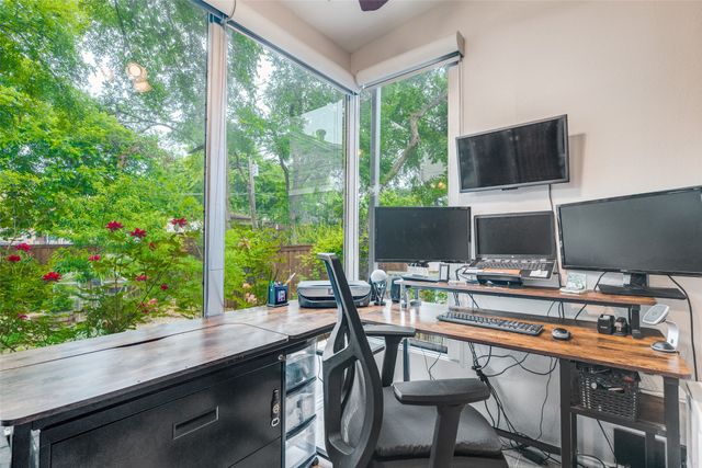 118 N Briscoe Boulevard, Dallas, TX 75211