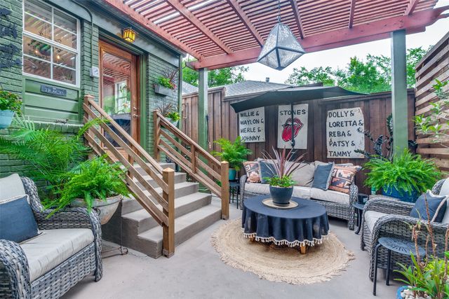 118 N Briscoe Boulevard, Dallas, TX 75211