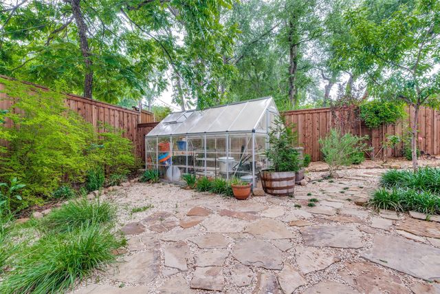 118 N Briscoe Boulevard, Dallas, TX 75211