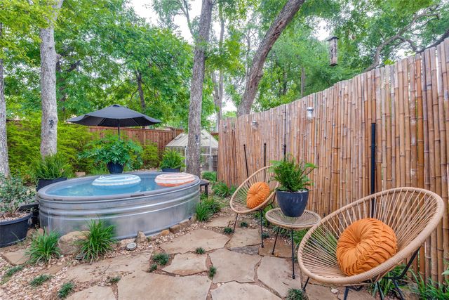 118 N Briscoe Boulevard, Dallas, TX 75211