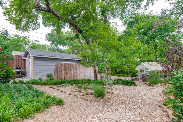 118 N Briscoe Boulevard, Dallas, TX 75211