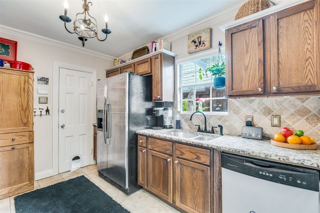 118 N Briscoe Boulevard, Dallas, TX 75211