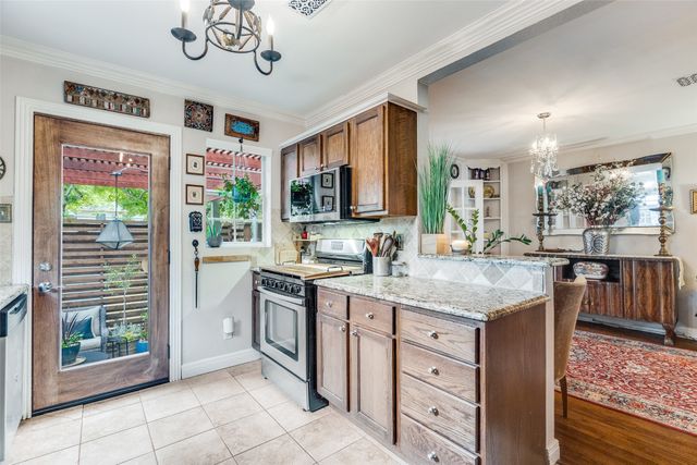 118 N Briscoe Boulevard, Dallas, TX 75211