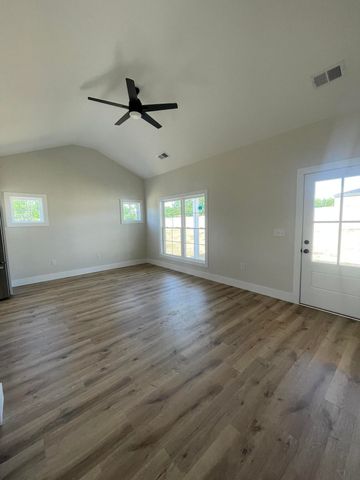 104 Cedarwood Drive, Lancaster, KY 40444