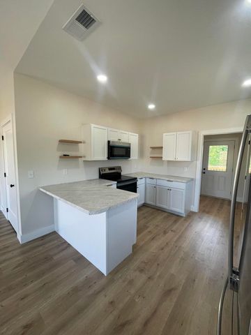 104 Cedarwood Drive, Lancaster, KY 40444