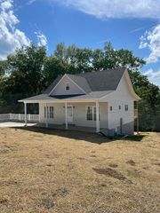 104 Cedarwood Drive, Lancaster, KY 40444