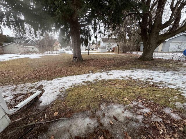 618 E DIVISION STREET, Shawano, WI 54166