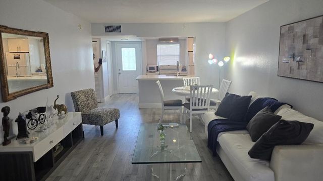 606 SW NATURA Boulevard 208, Deerfield Beach, FL 33441