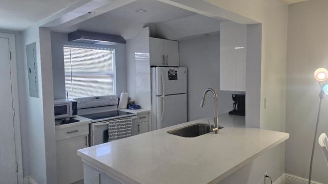 606 SW NATURA Boulevard 208, Deerfield Beach, FL 33441
