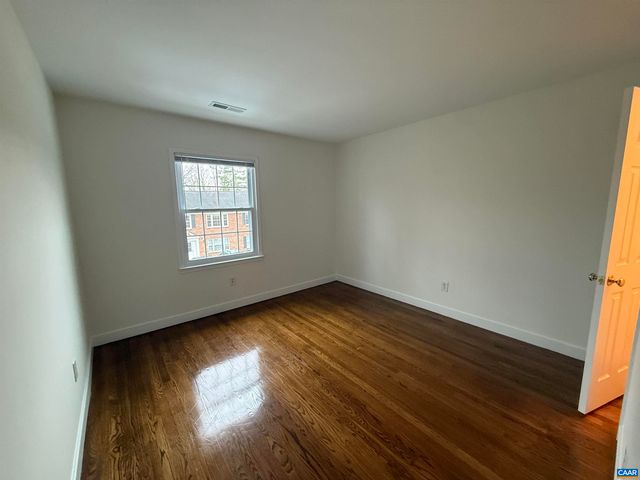 2404 Barracks Ct Apt 4, Charlottesville, VA 22901