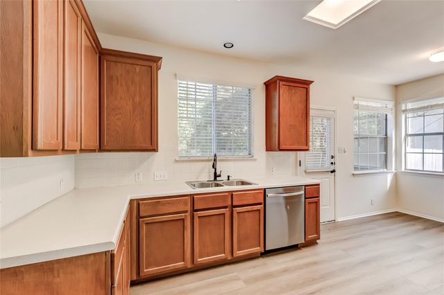 8116 Forest Heights LN, Austin, TX 78749