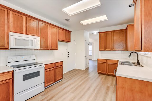 8116 Forest Heights LN, Austin, TX 78749