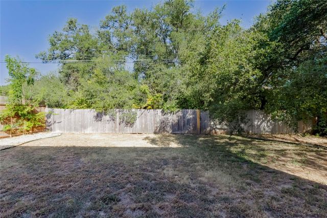 8116 Forest Heights LN, Austin, TX 78749