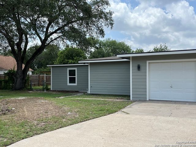 1210 N Polk, Beeville, TX 78102