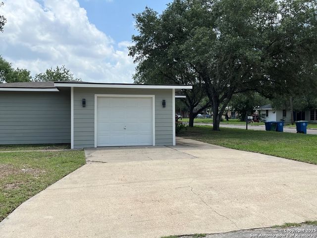 1210 N Polk, Beeville, TX 78102