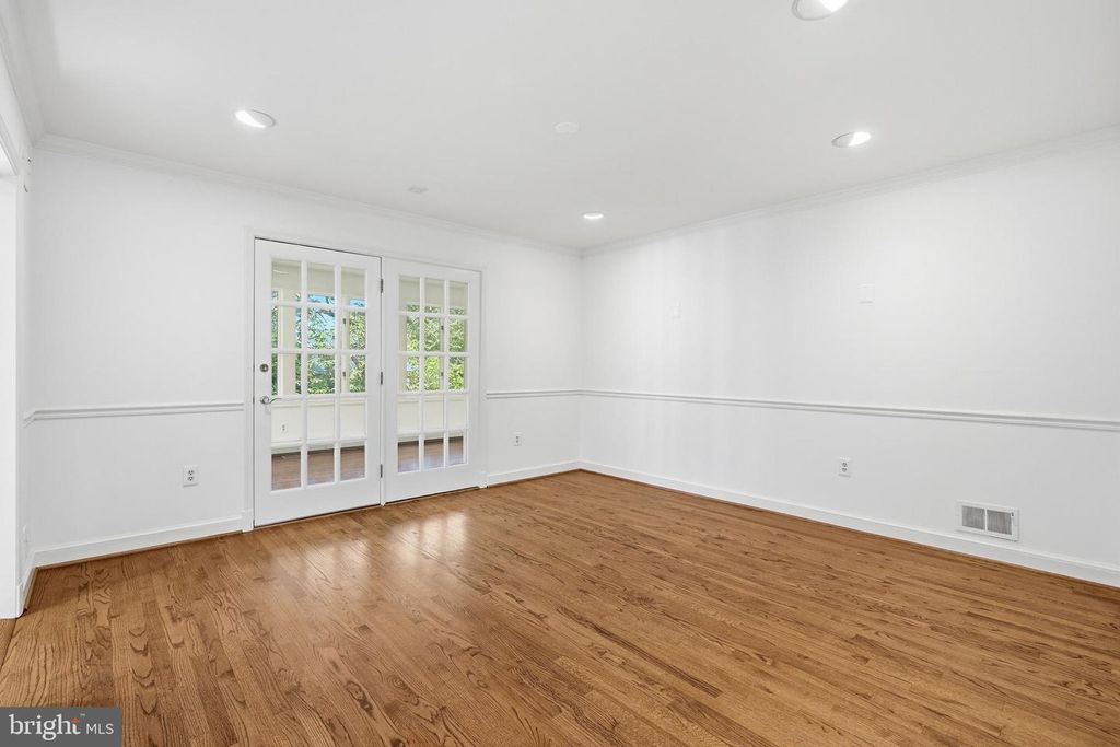 Image 10 of property listing at 7010 OREGON AVE NW, Washington, DC 20015