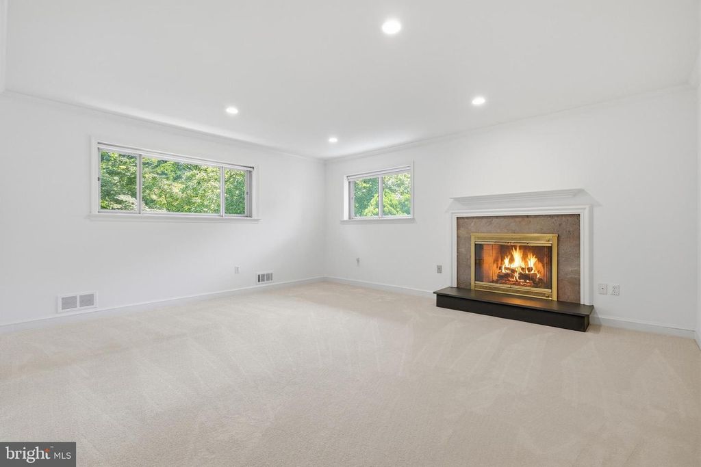 Image 13 of property listing at 7010 OREGON AVE NW, Washington, DC 20015
