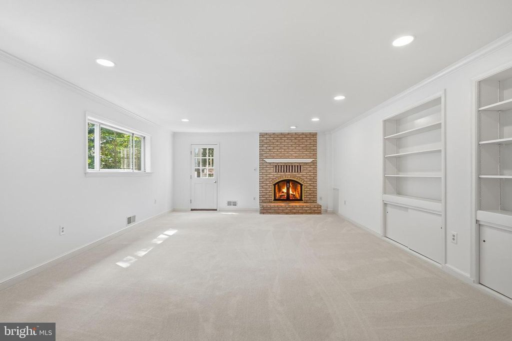 Image 17 of property listing at 7010 OREGON AVE NW, Washington, DC 20015