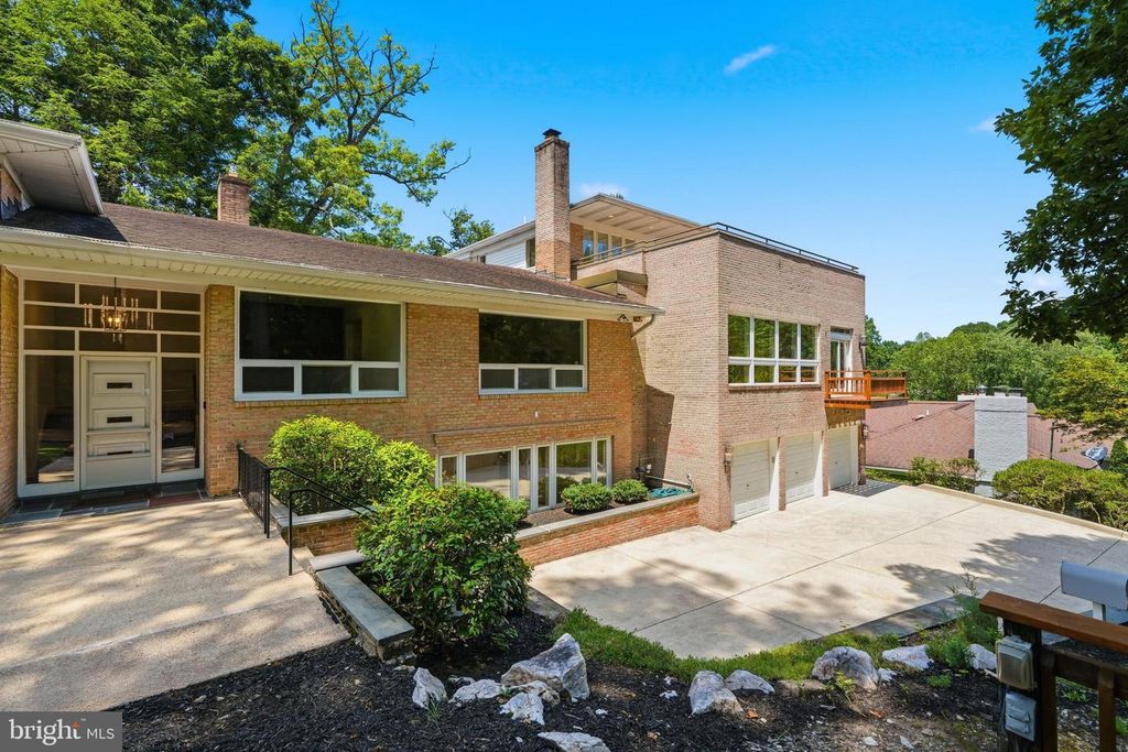 Image 3 of property listing at 7010 OREGON AVE NW, Washington, DC 20015