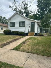 33 S Tasmania Street, Pontiac, MI 48342