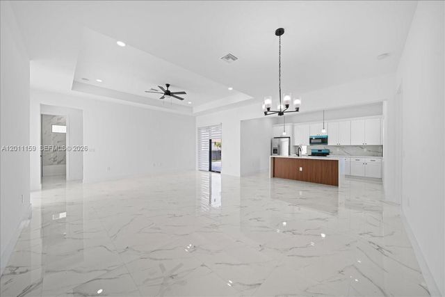 2220 NE 9th PL, Cape Coral, FL 33909