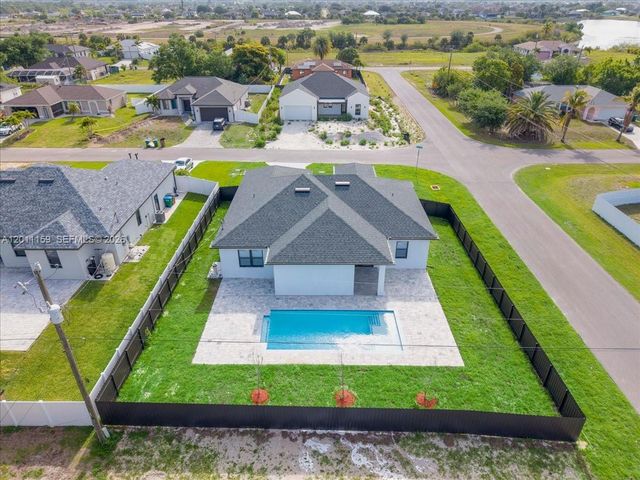 2220 NE 9th PL, Cape Coral, FL 33909