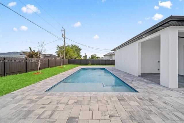 2220 NE 9th PL, Cape Coral, FL 33909