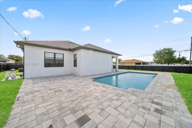 2220 NE 9th PL, Cape Coral, FL 33909