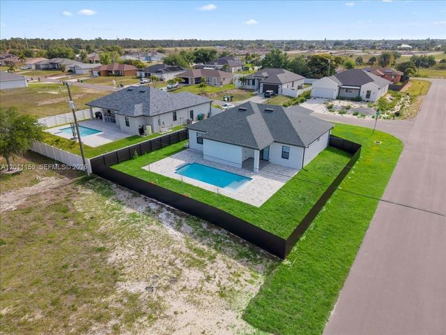 2220 NE 9th PL, Cape Coral, FL 33909