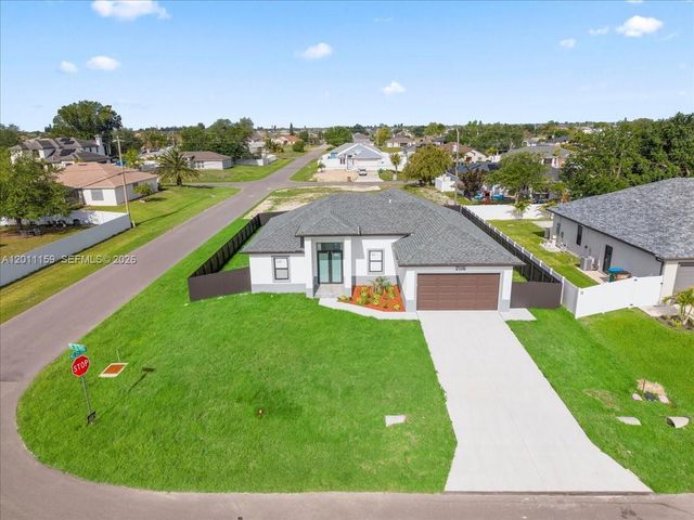 2220 NE 9th PL, Cape Coral, FL 33909