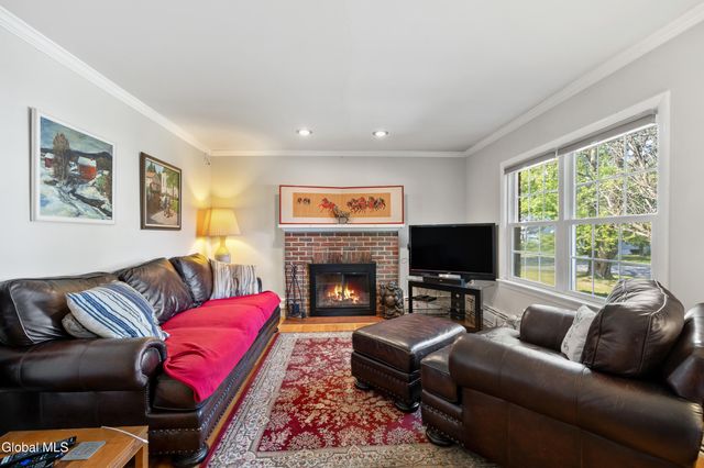 2324 Niskayuna Drive, Niskayuna, NY 12309