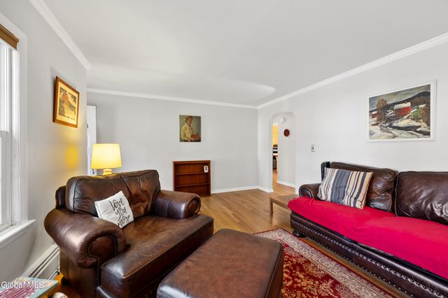 2324 Niskayuna Drive, Niskayuna, NY 12309