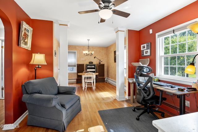 2324 Niskayuna Drive, Niskayuna, NY 12309