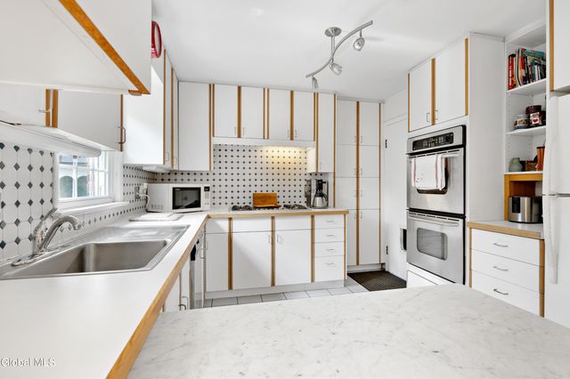 2324 Niskayuna Drive, Niskayuna, NY 12309