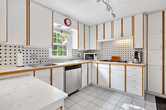 2324 Niskayuna Drive, Niskayuna, NY 12309