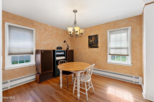 2324 Niskayuna Drive, Niskayuna, NY 12309