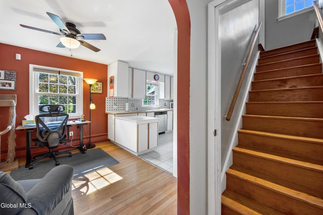 2324 Niskayuna Drive, Niskayuna, NY 12309