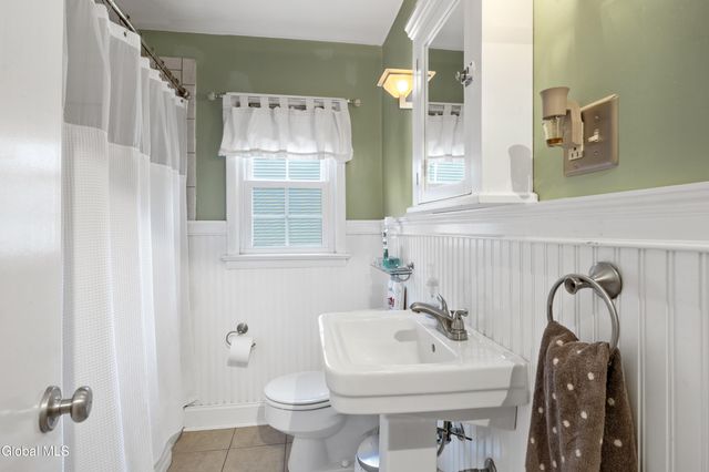 2324 Niskayuna Drive, Niskayuna, NY 12309