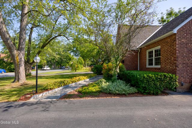 2324 Niskayuna Drive, Niskayuna, NY 12309