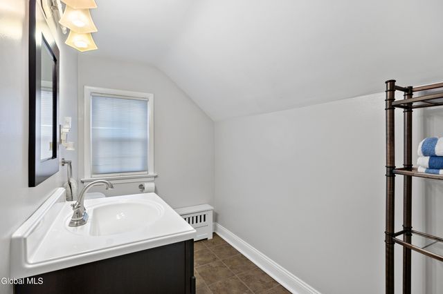 2324 Niskayuna Drive, Niskayuna, NY 12309