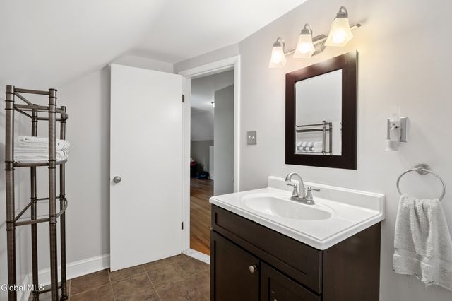 2324 Niskayuna Drive, Niskayuna, NY 12309