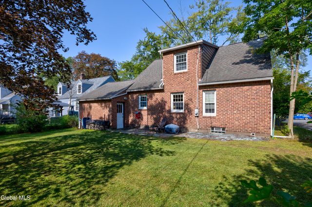 2324 Niskayuna Drive, Niskayuna, NY 12309